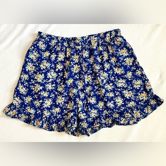 American Eagle Outfitters Pants - American Eagle Outfitters Blue Floral Elastic Waist Ruffle Shorts Size Small